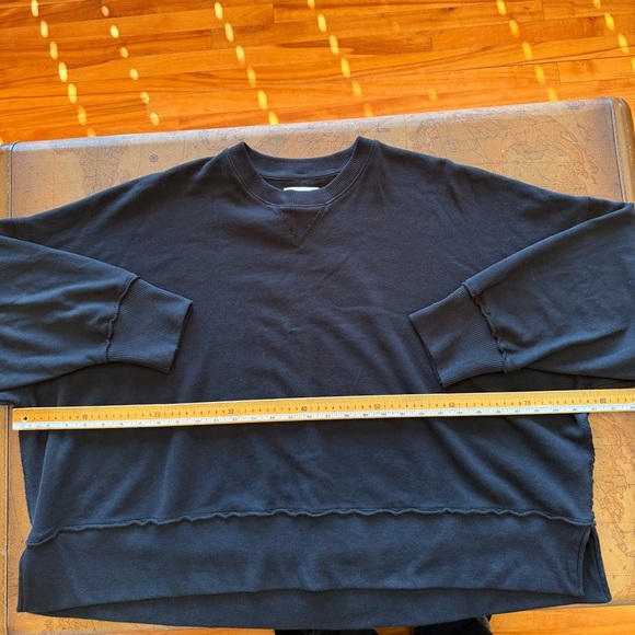 AE Big Hug Crew Neck Sweatshirt, size Large, Black - Picture 5 of 7